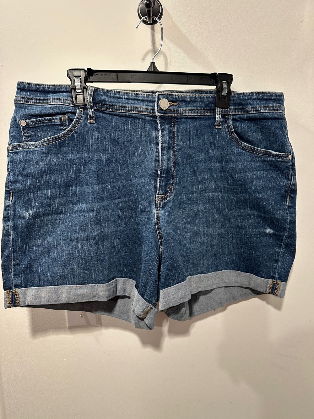 EVRI Medium Blue Rolled-Hem Denim Shorts 20W
